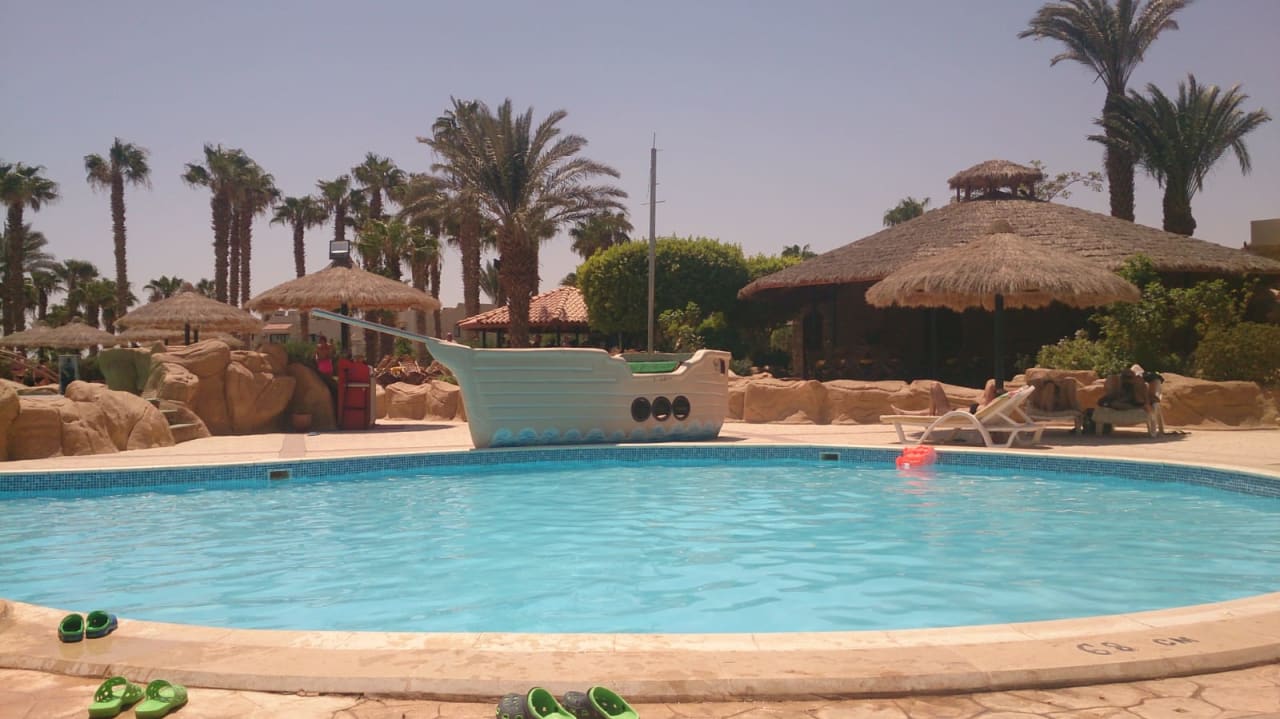 Pool Lotus Bay Beach Resort