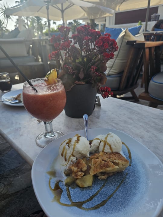 Gastro Crystal Springs Beach Hotel