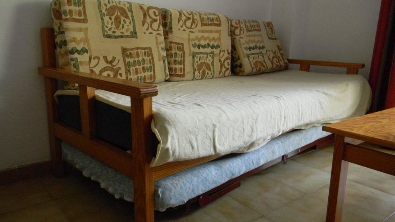 Couch FLOR los Almendros Apartamentos