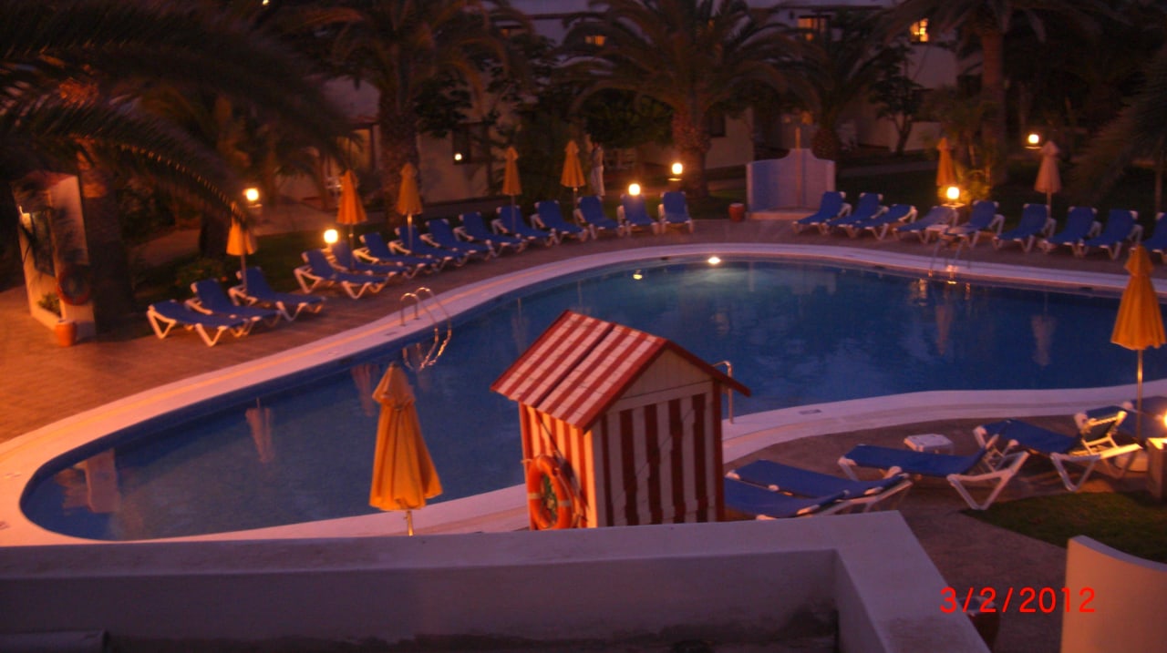 Pool am Abend Alua Suites Fuerteventura