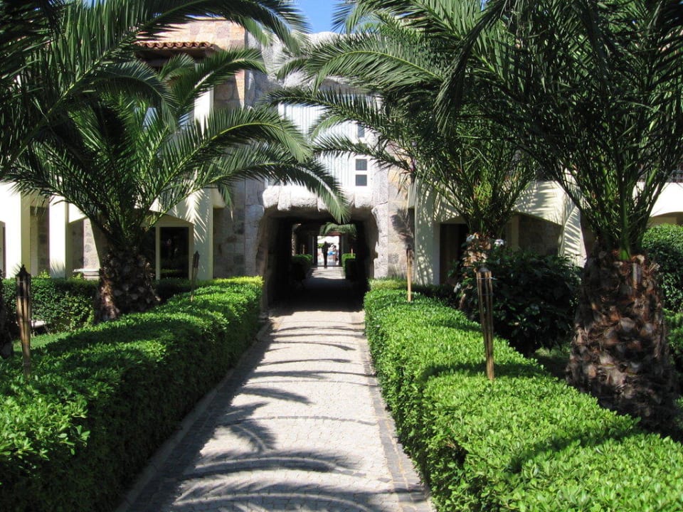 Weg zum Pool Tiana Beach Resort