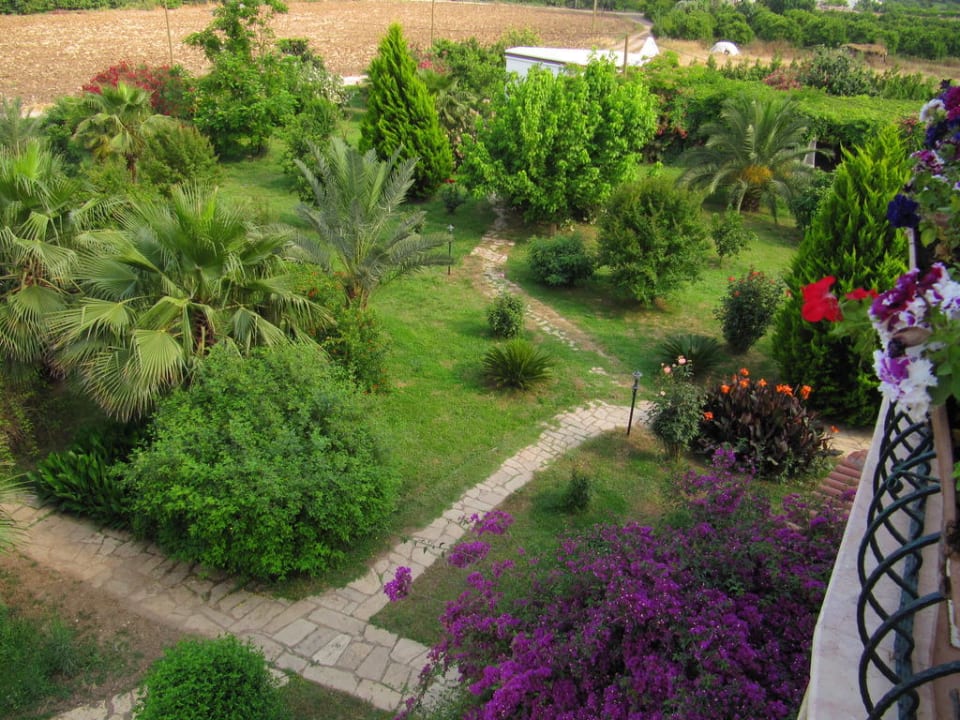 Ausblick auf den schönen Garten Hotel Anatolia Resort