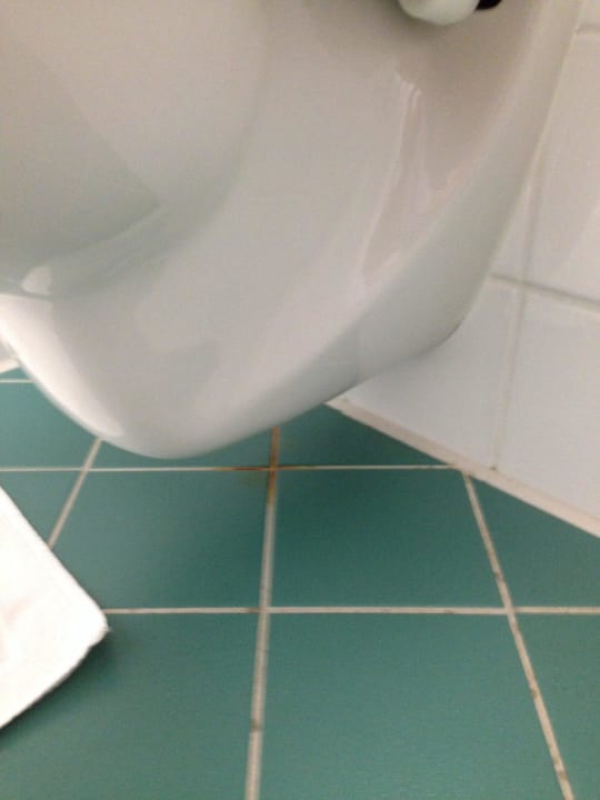 Dreckiges Badezimmer Park Inn by Radisson Nürnberg