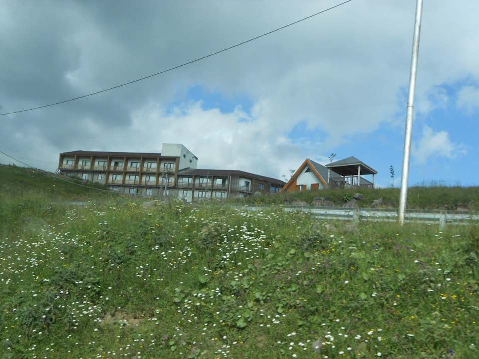 Das Hotel von der Heeresstraße aus gesehen Hotel Carpe Diem