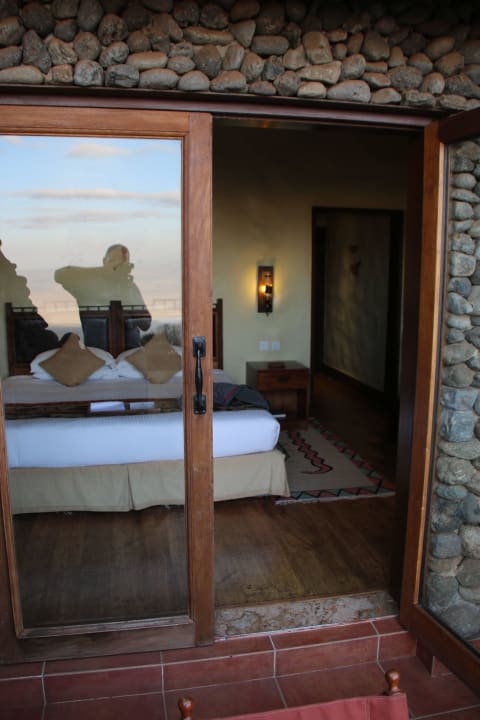 Blick vom Balkon ins Zimmer Hotel Ngorongoro Serena Safari Lodge