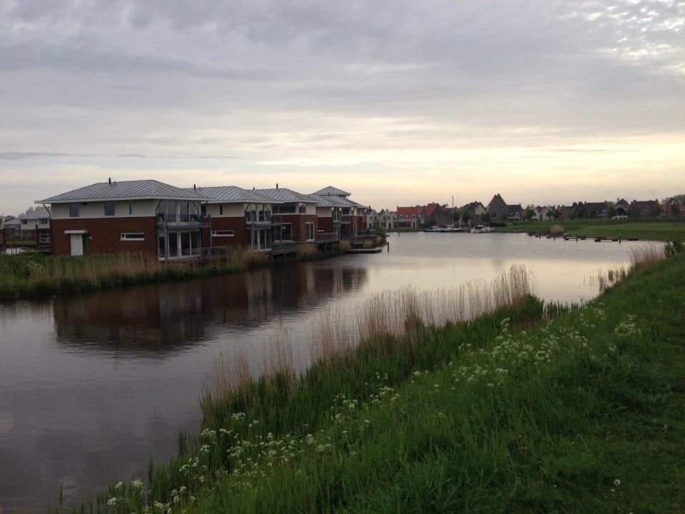 Morgebdlicher Blick auf Teile der Anlage Ferienpark Landal Esonstad