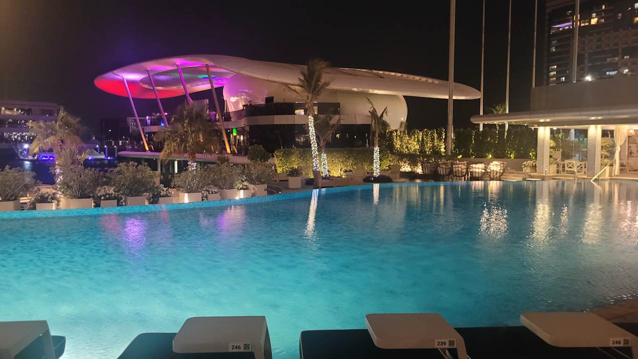 Pool Conrad Abu Dhabi Etihad Towers