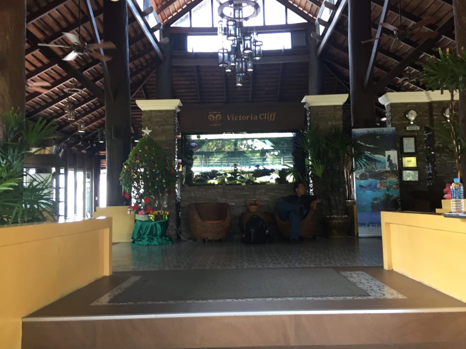 Lobby Victoria Cliff Hotel & Resort