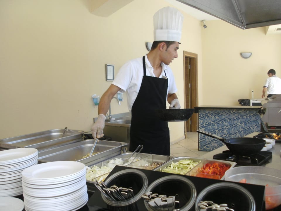 Spagetthikoch in der Beach Bar Saphir Resort & Spa