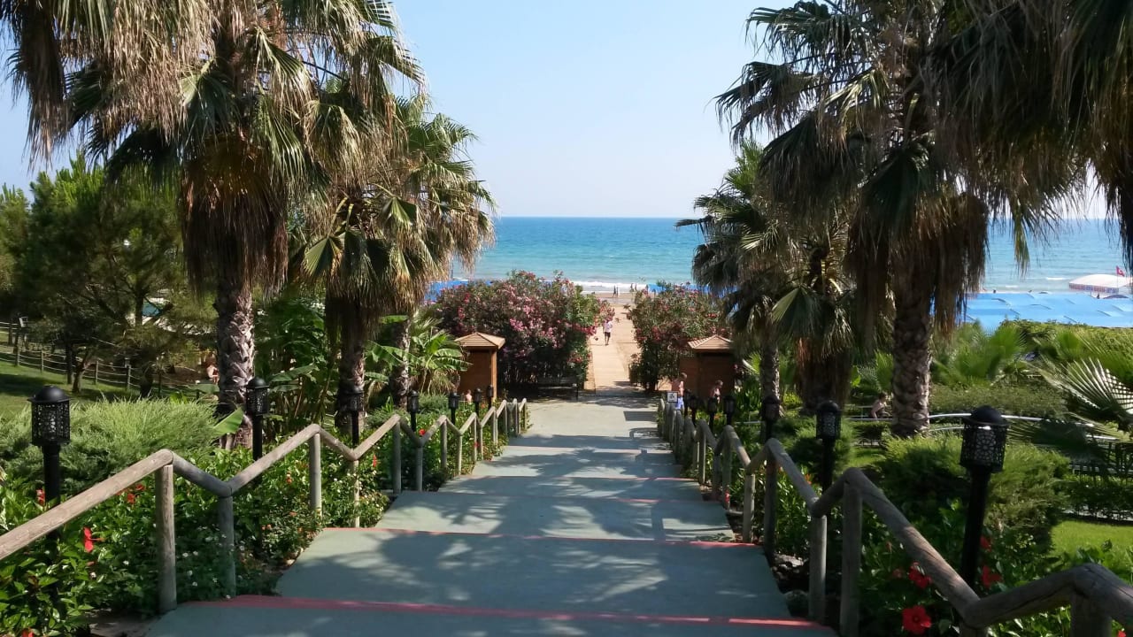 Weg Richtung Strand Trendy Aspendos Beach Hotel