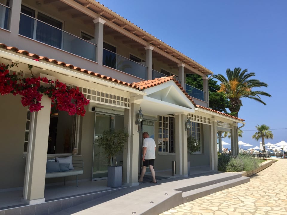 Außenansicht Acharavi Beach Hotel