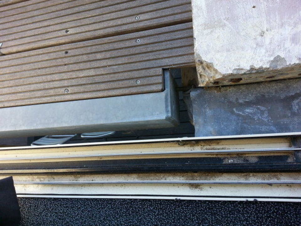 Gefährlich für Kinderfüße - Terrassenloch Duinhotel Zomerlust