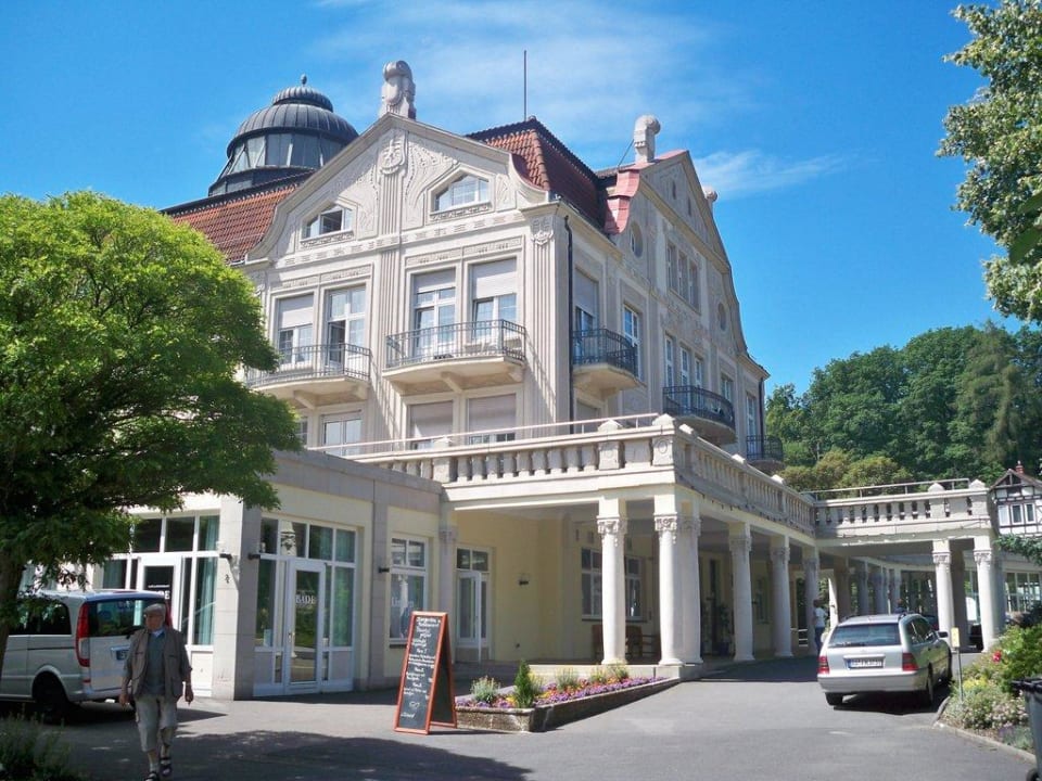 Die Frontseite Hotel Badehof