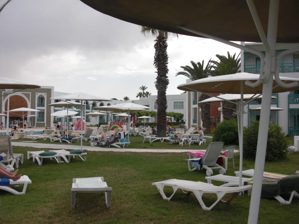 Liegen am Pool Hotel El Mouradi Cap Mahdia