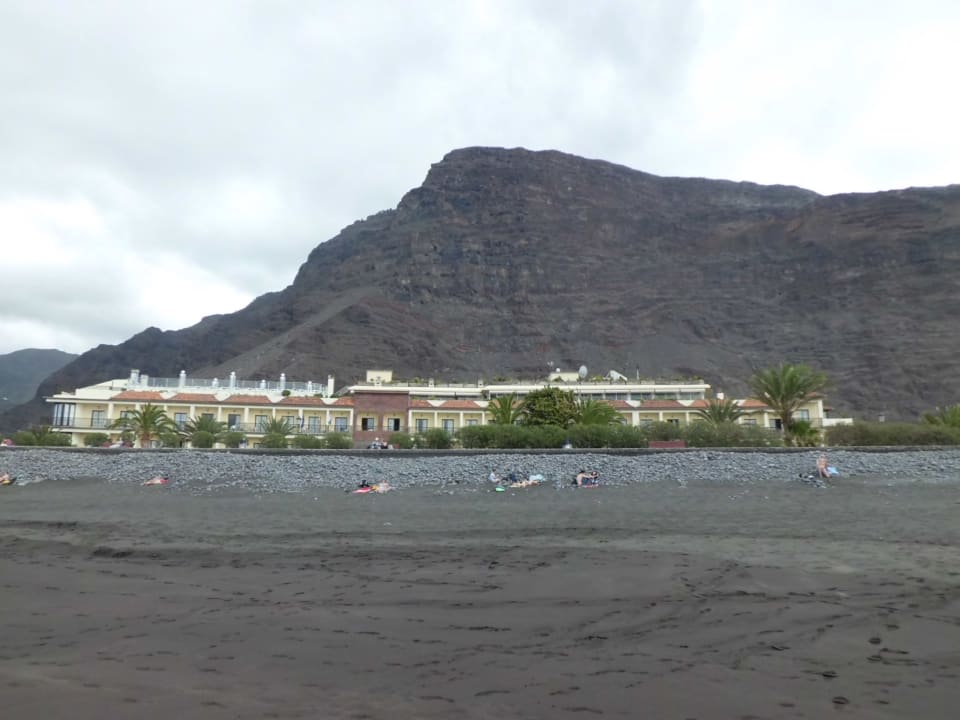 Das Hotel vom Strand aus gesehen Hotel Gran Rey