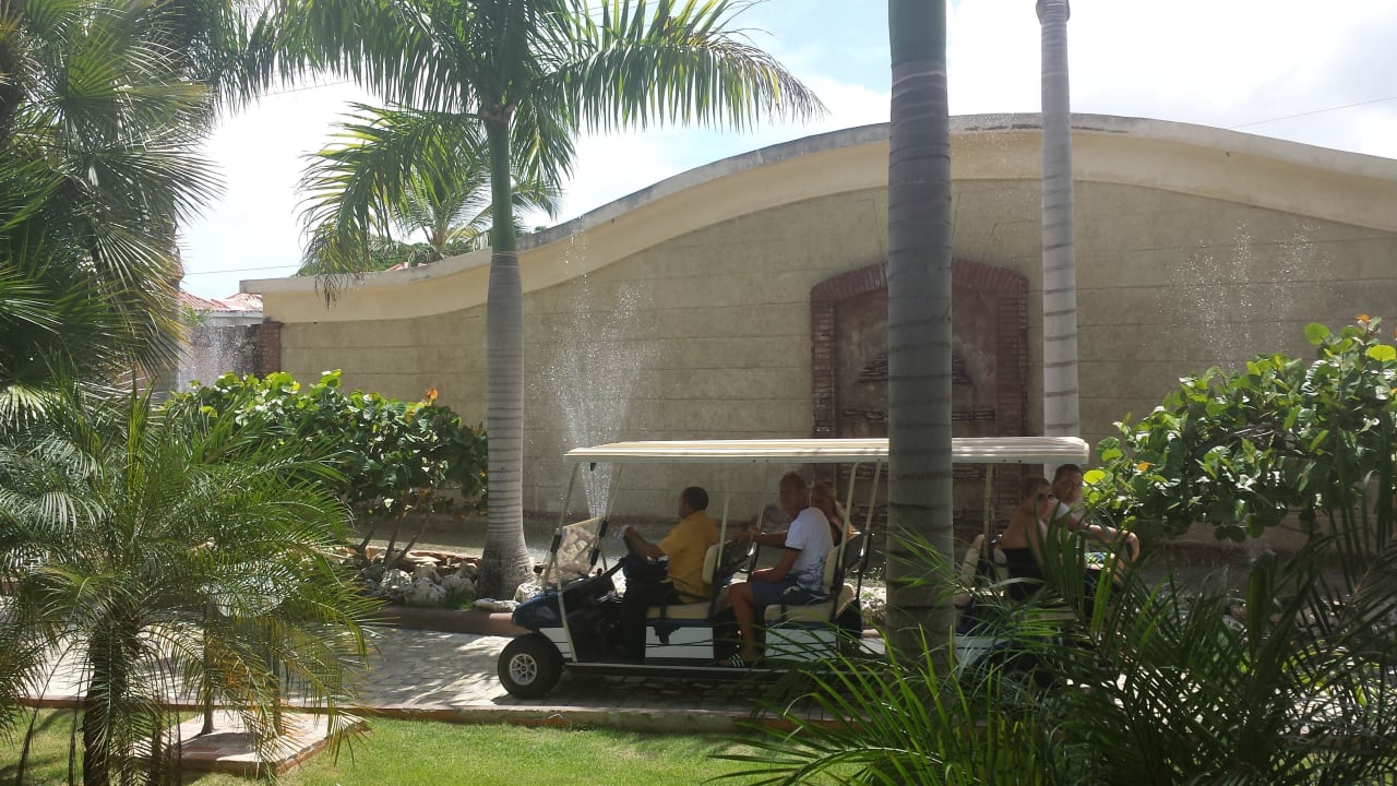 Blick aus dem Cafe Domenicana in den Garten Villas Bavaro Resort & Spa