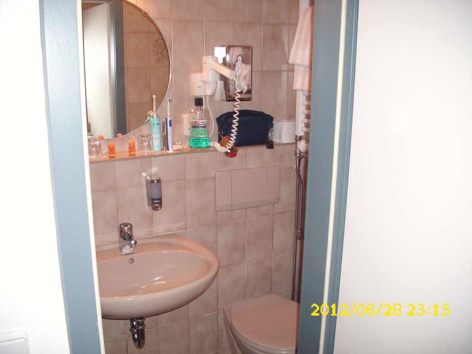 Bad mit Dusche Gästehaus Otto Huber