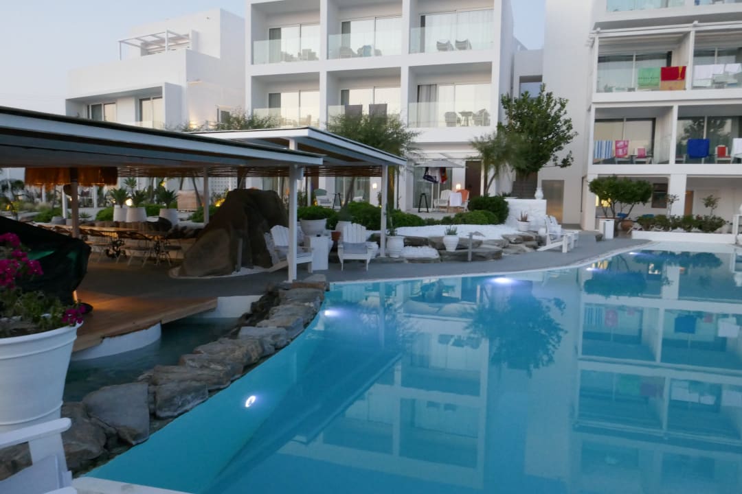 Pool Kouros Exclusive