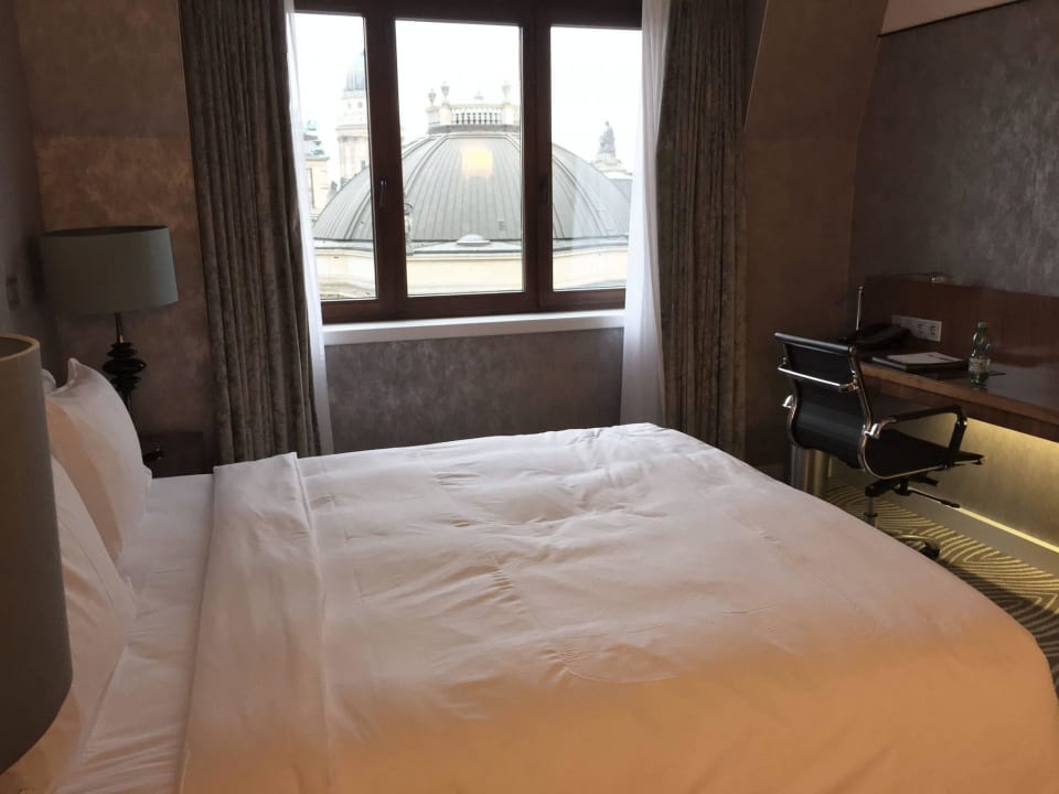 Domblickzimmer Hilton Berlin