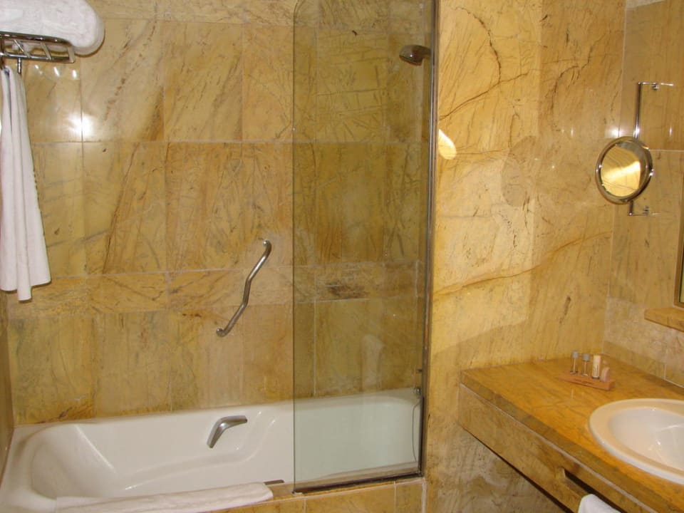 Wanne/Dusche Hotel Serrano Palace