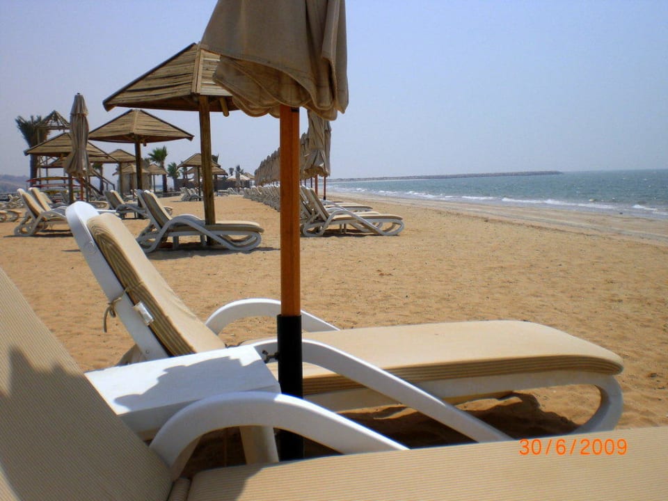 Am Strand The Cove Rotana Resort