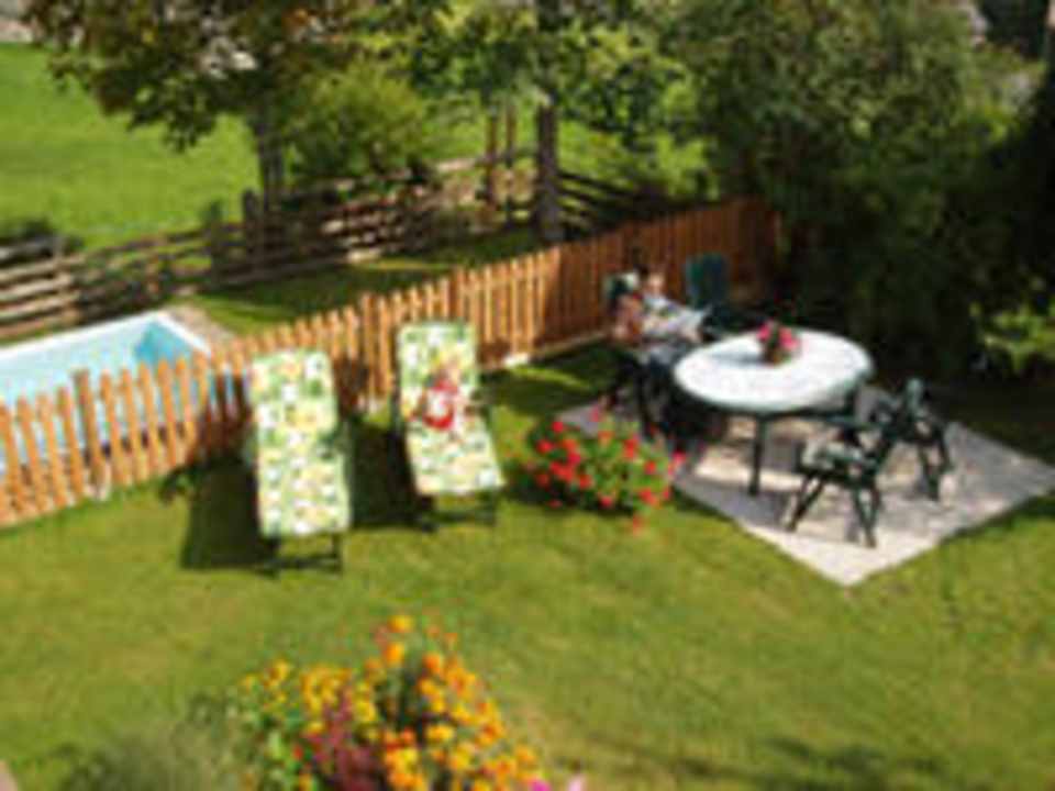 Garten mit Planschbecken Ferienwohnungen Landhaus Oberlehen