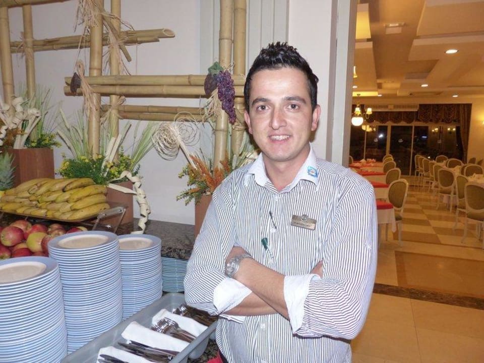 Netter Kellner Boskurt  Sunis Kumköy Beach Resort Hotel & Spa