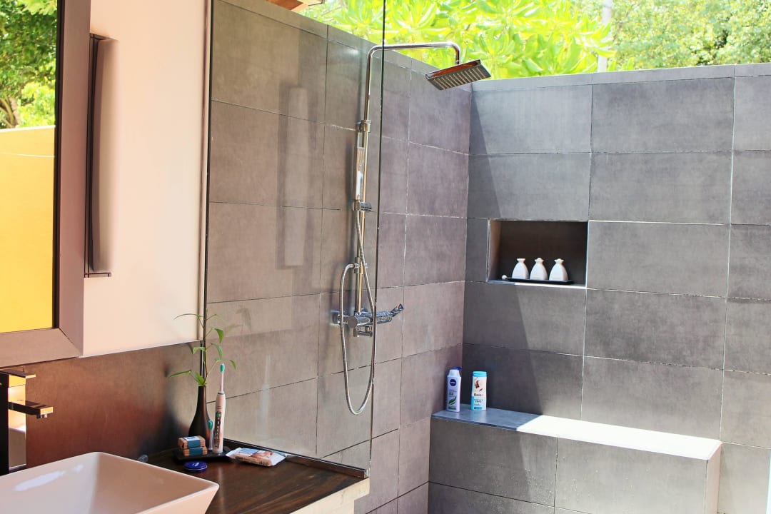 Aussendusche Meeru Maldives Resort Island