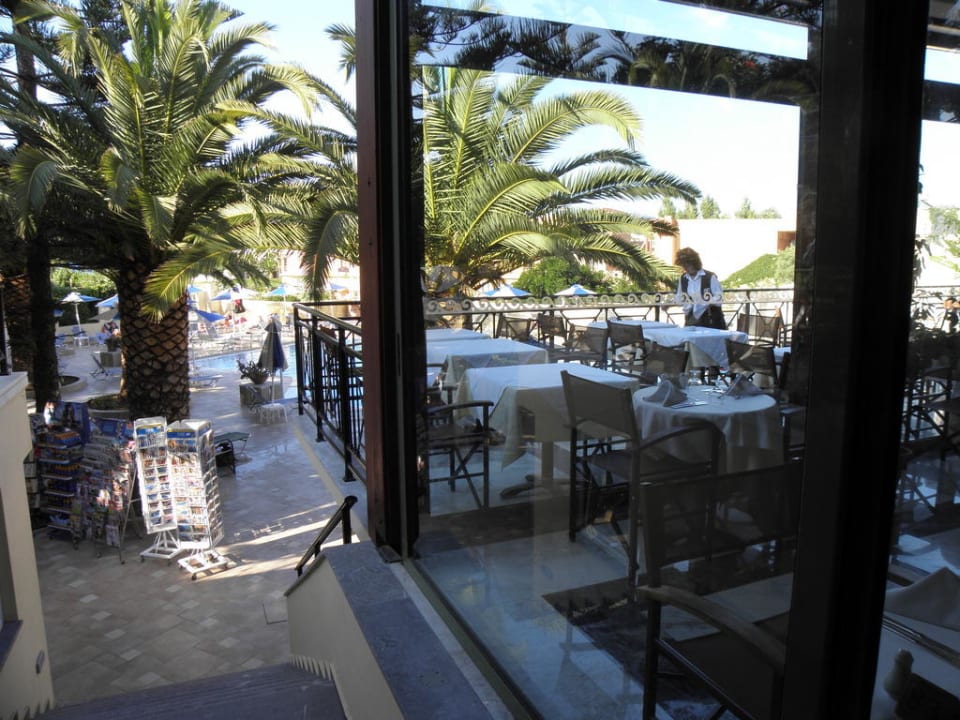 Blick zum Pool Vantaris Luxury Beach Resort