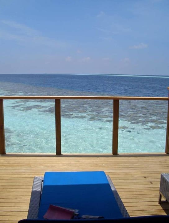 Aussicht aus vorderer Terrasse Vilamendhoo Island Resort & Spa