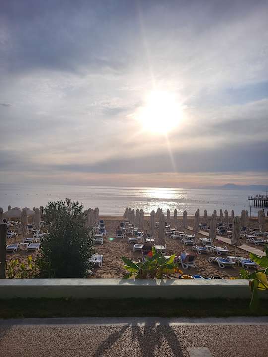 Strand Hotel Grand Side