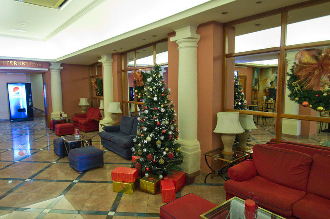 Eingangshalle 115 The Strand Hotel