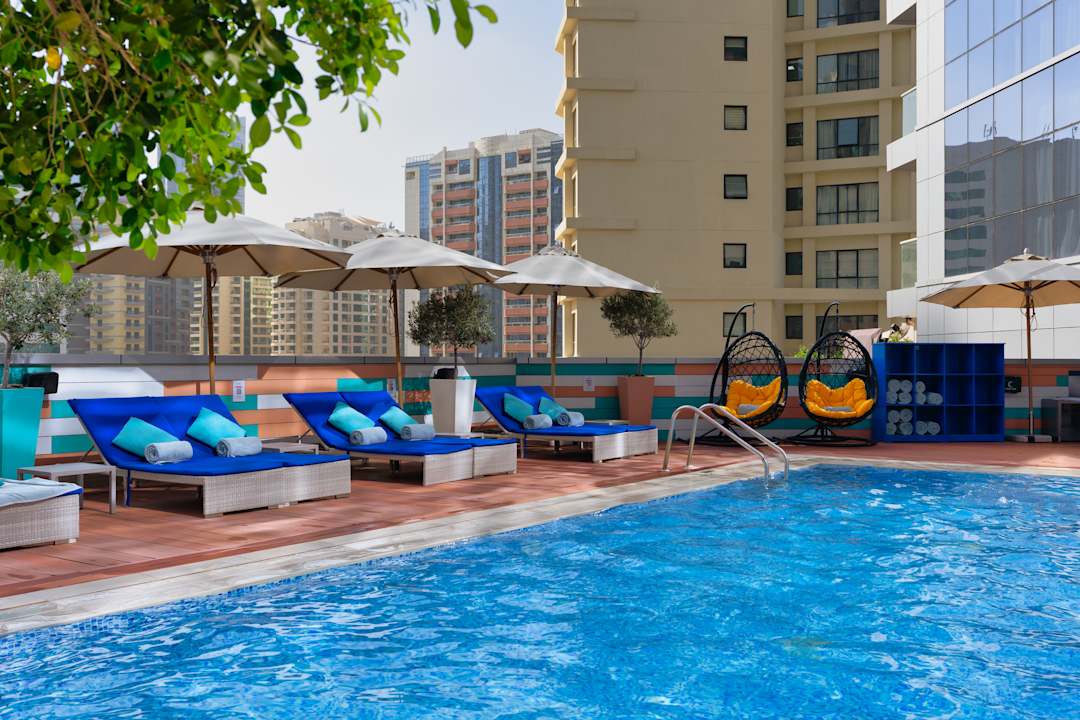 Pool Tryp by Wyndham Dubai