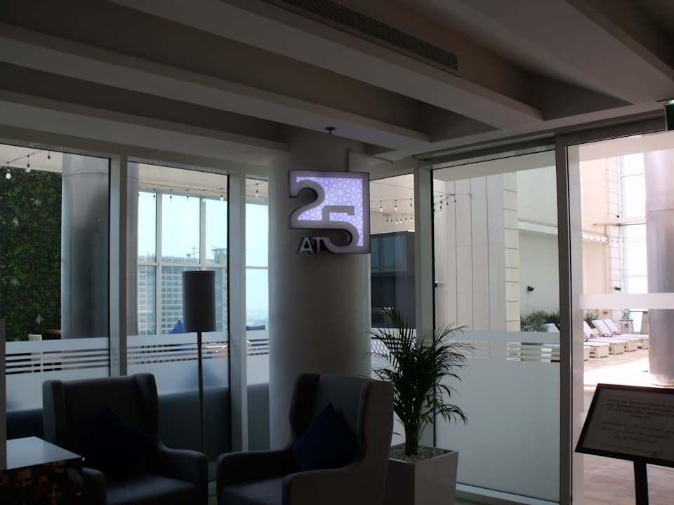 Pool Marriott Hotel Downtown Abu Dhabi