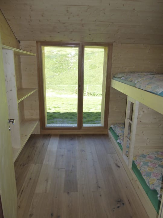 Eines der 6 neuen 8 Bett Zimmer Hütte Capanna Cadagno