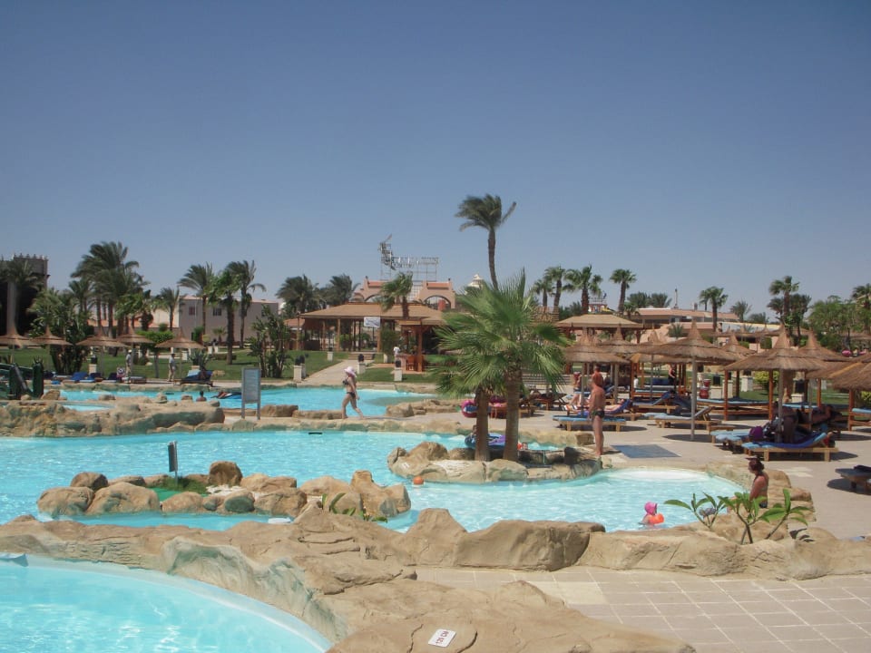 Vordere Poolanlage Beach Albatros Resort
