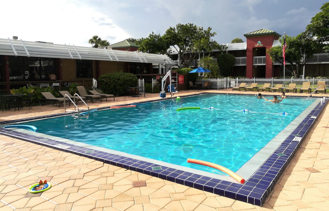 Pool Hotel Ramada Inn of Naples