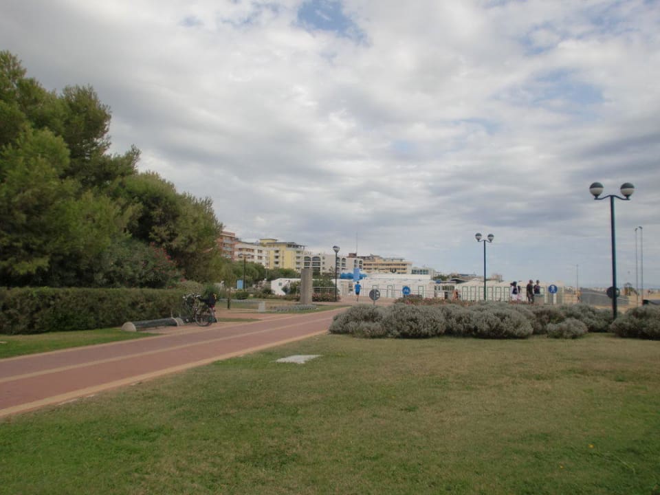 Strandpromenade Aparthotel Holiday