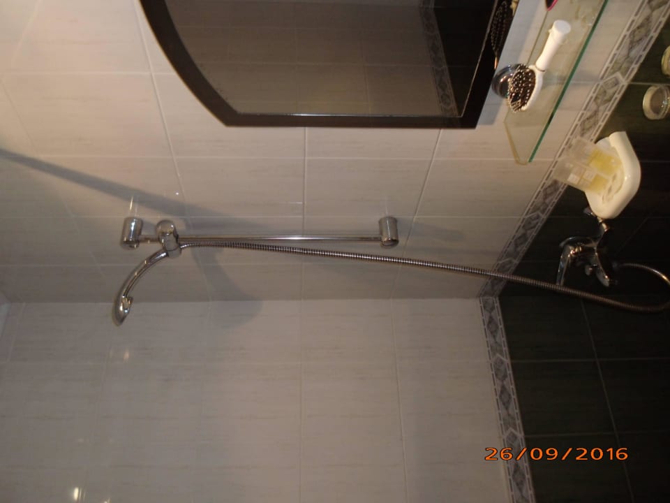 Dusche voller Kalk Hotel Zefir Beach