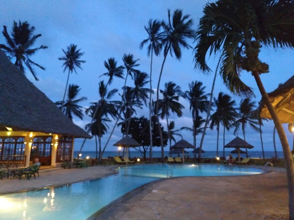 Pool zum Strand Neptune Paradise Beach Resort & Spa