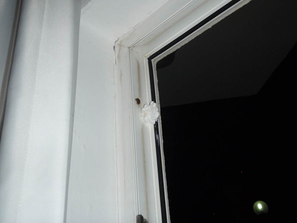 Balkontür ging fast nicht zu sicher wa man nicht.. Semoris Hotel