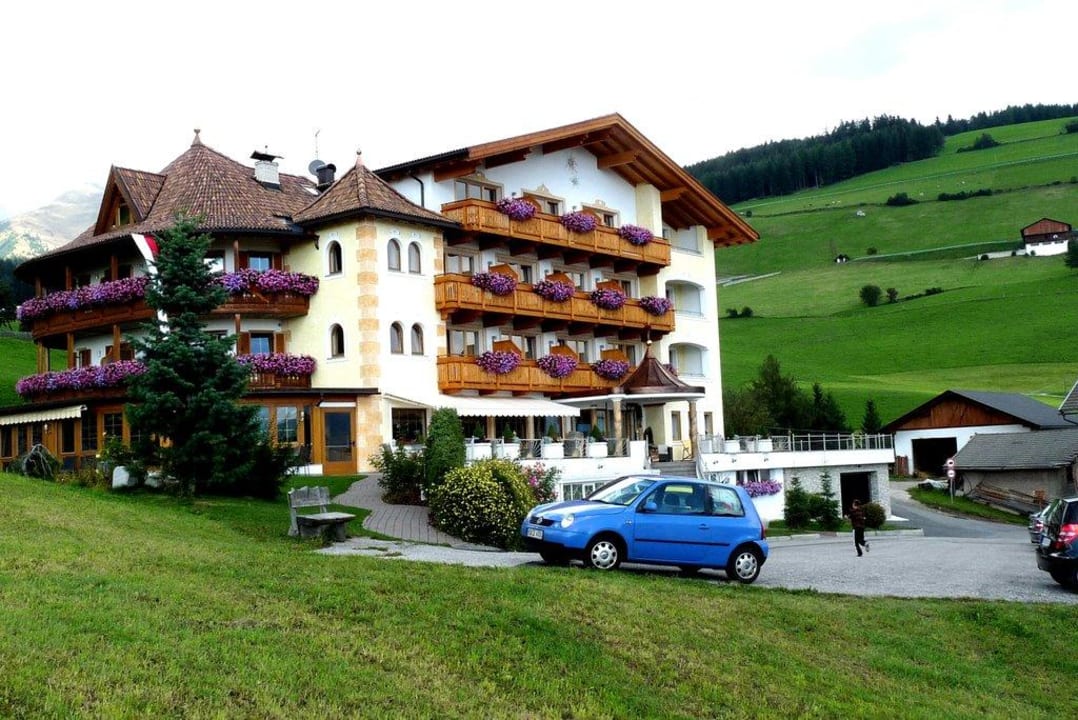 Neue Außenansicht des Hotels Hotel Edelweiss