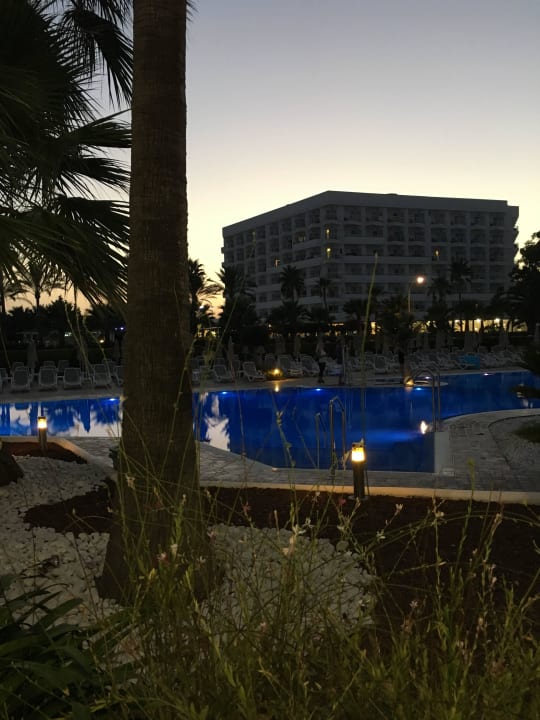 Pool abends  Hipotels Cala Millor Park