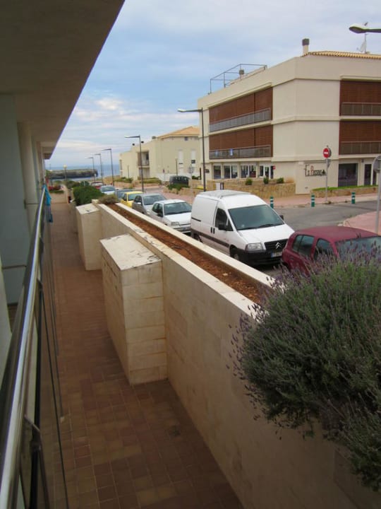 Unser Ausblick zur Straße Hotel Port Ciutadella
