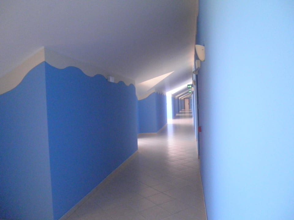 Flur vorm Zimmer Falkensteiner Club Funimation Garden Calabria