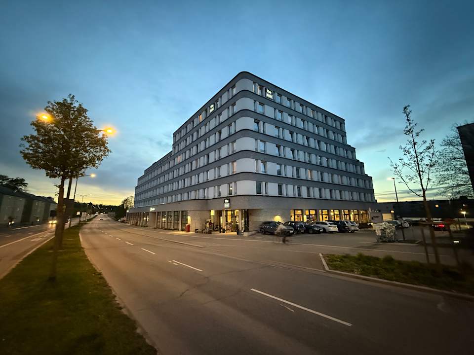 Außenansicht Holiday Inn - the niu, Sparrow Regensburg