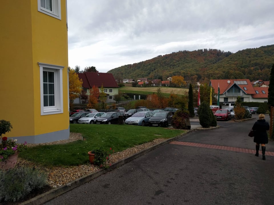 Blick zum Parkplatz runter Schlössl Hotel Kindl