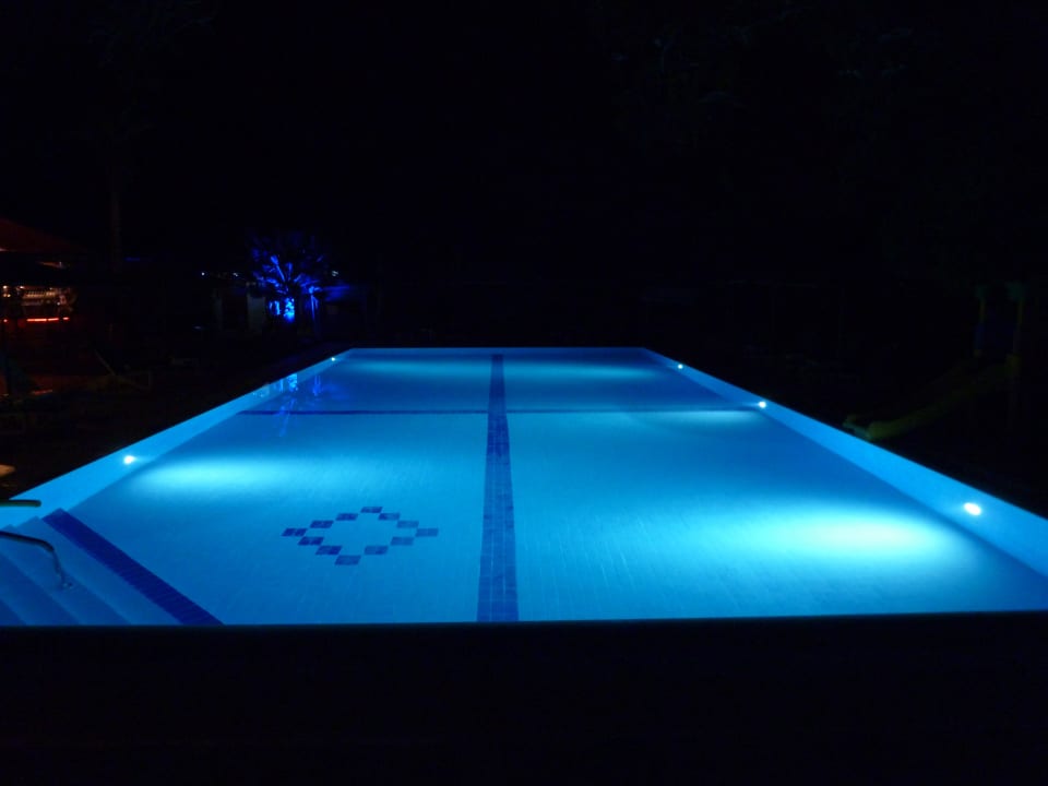 Bei Nacht Erendiz Kemer Resort Hotel