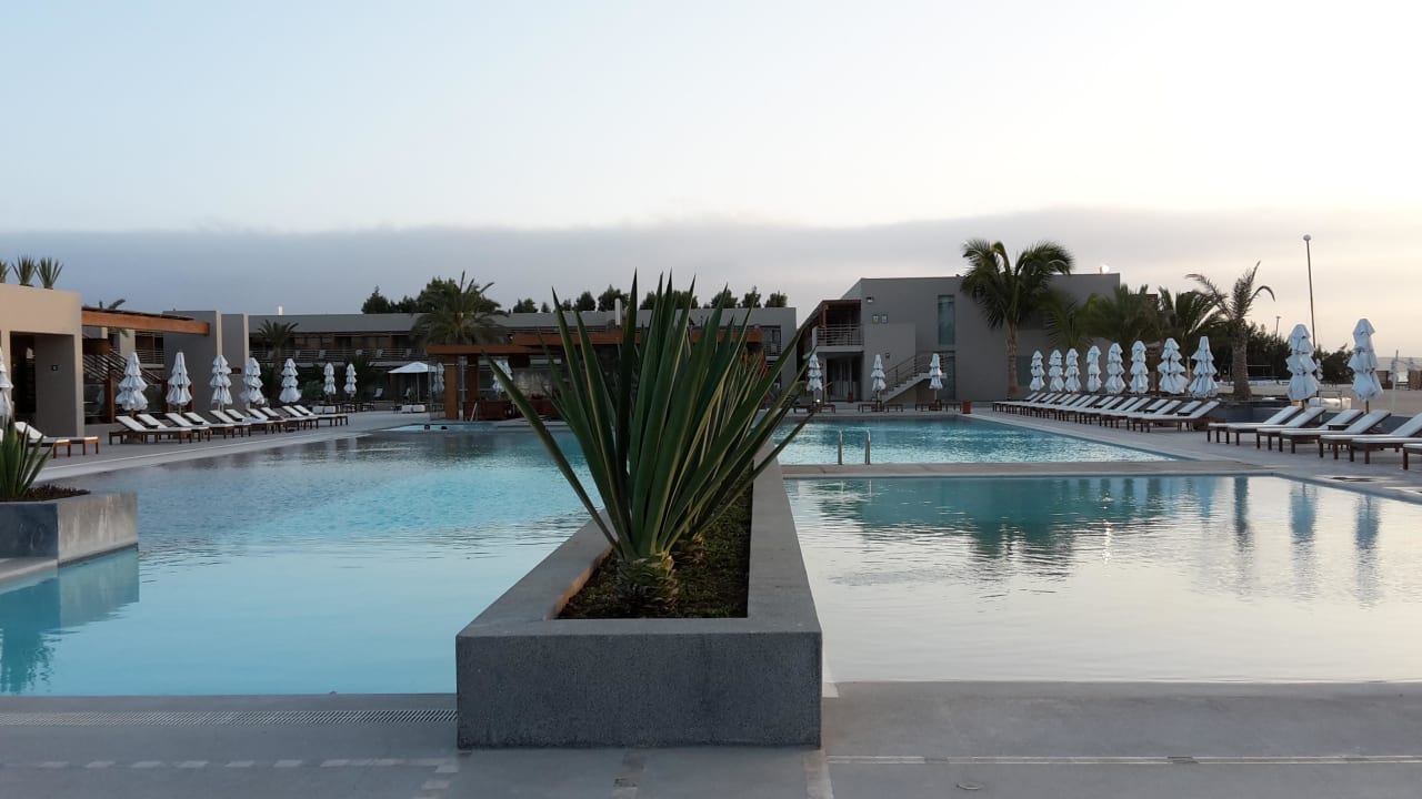 Pool gegen Abend  DoubleTree by Hilton Resort Paracas