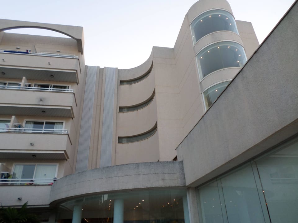 Außenansicht des Hauptgebäudes Eix Platja Daurada Hotel & SPA